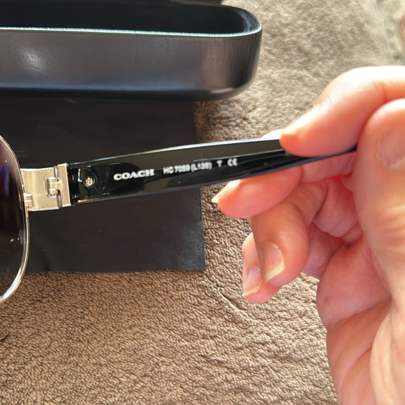 Coach aviator sunglasses lens cloth/case. There are a few scratches on lens. - Picture 8 of 9